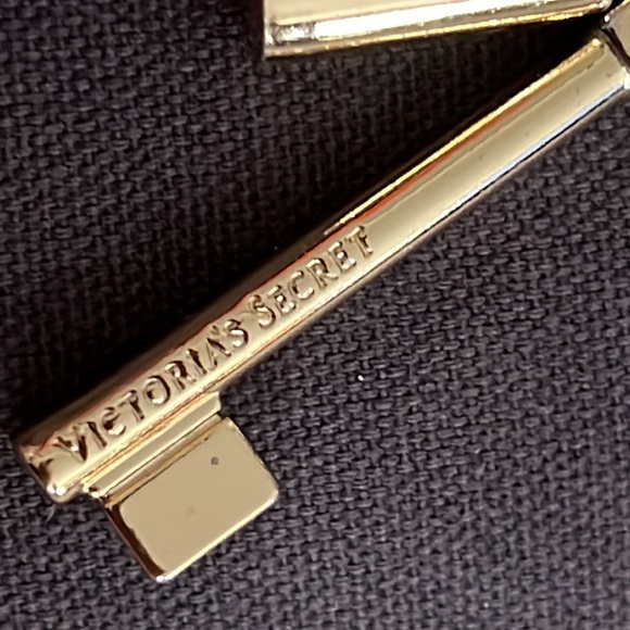 VICTORIA SECRET LOCK & KEY 🔐 NECKLACE - Picture 6 of 13